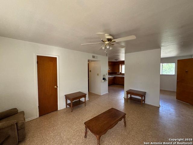 House for sale in La Pryor
