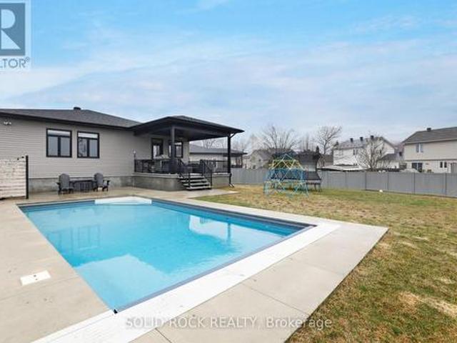 House for sale in Russell, Ontario