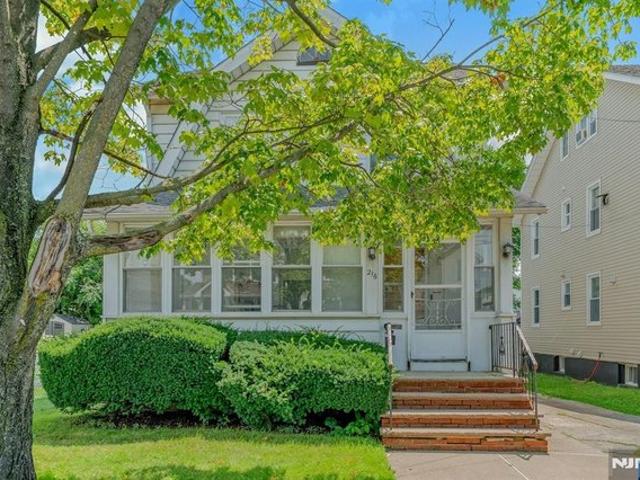 House for sale in Lyndhurst, New Jersey