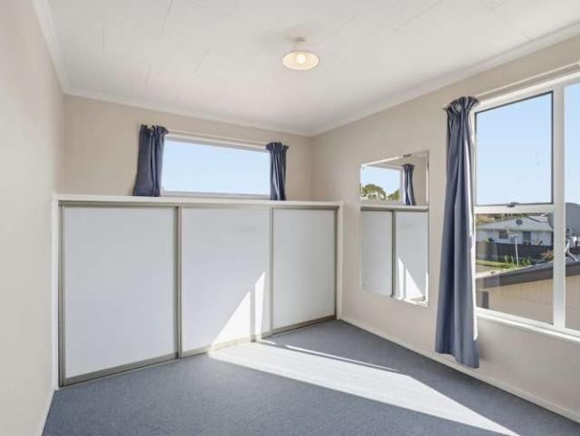 House for sale in Chaslands, Canterbury