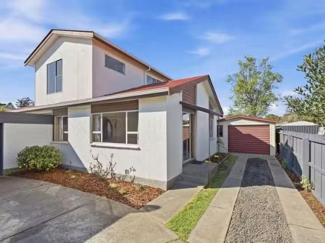 House for sale in Chaslands, Canterbury