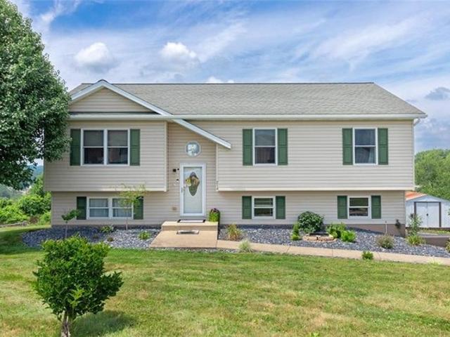House for sale in Grindstone, Pennsylvania