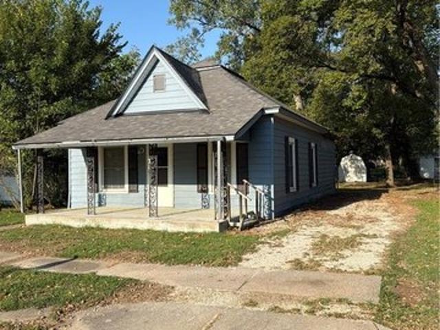 House for sale in Iola, Allen County