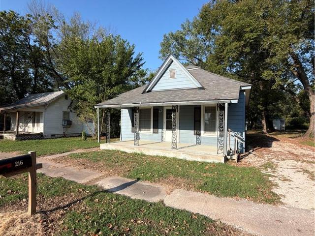 House for sale in Iola, Allen County