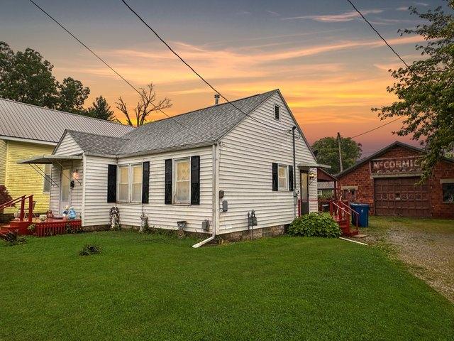 House for sale in Flora, Illinois