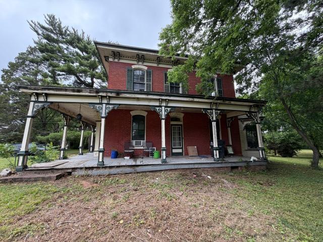 House for sale in Kinmundy, Illinois