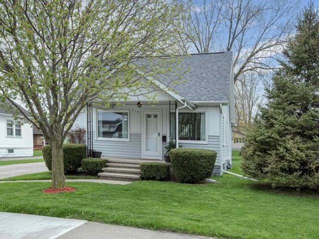 House for sale in Combined Locks, Wisconsin