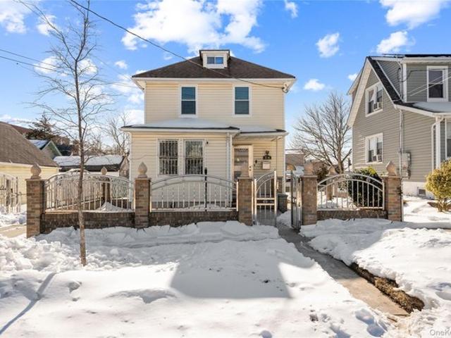House for sale in Queens, Arverne