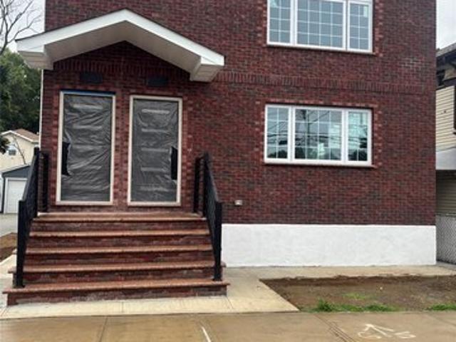 House for sale in Queens, Arverne
