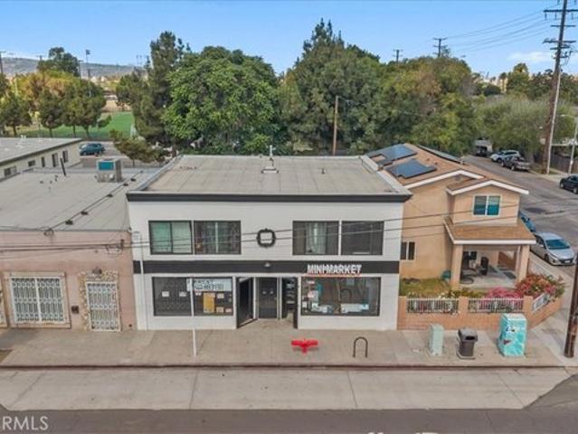 House for sale in Long Beach, California