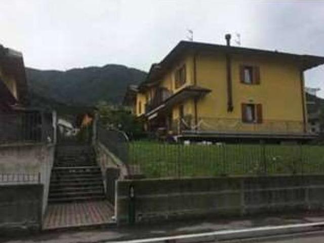Appartamento in vendita a Comunità Montana della Valle Brembana, Zogno