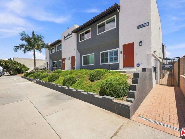 Townhouse for sale in Carson, California