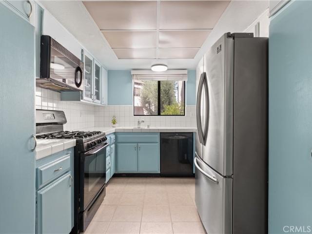 Townhouse for sale in Woodland Hills