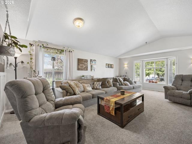 House for sale in Hubbard, Marion County