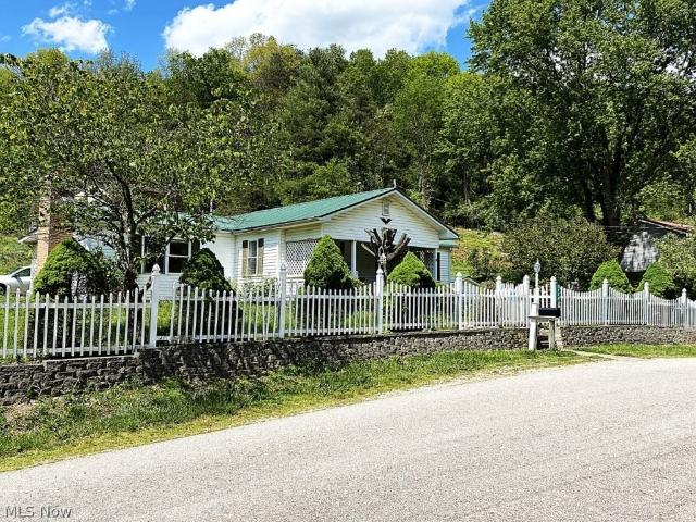 House for sale in Reedy, West Virginia