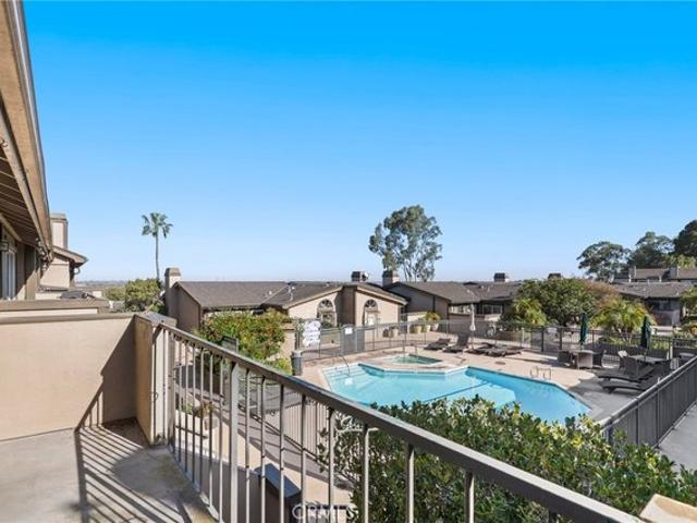 Townhouse for sale in Costa Mesa, California