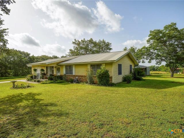 House for sale in Shiner, Texas
