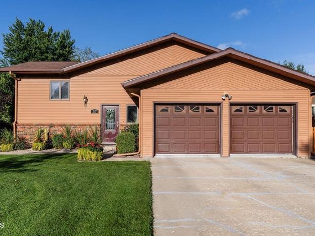House for sale in Jamestown, Stutsman County