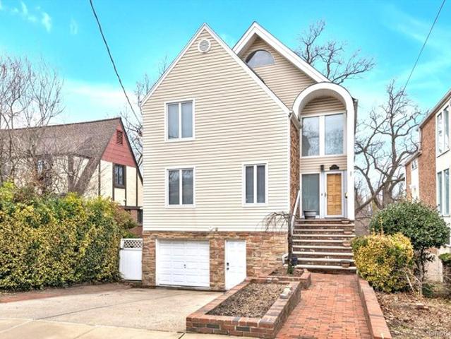 House for sale in Queens, Arverne