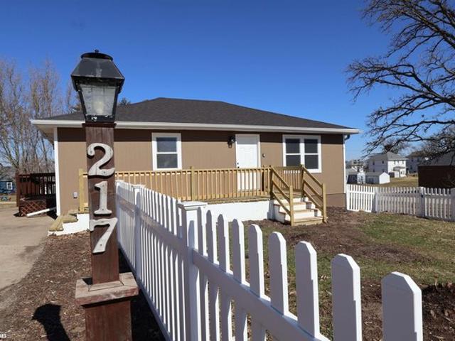 House for sale in Gladbrook, Iowa