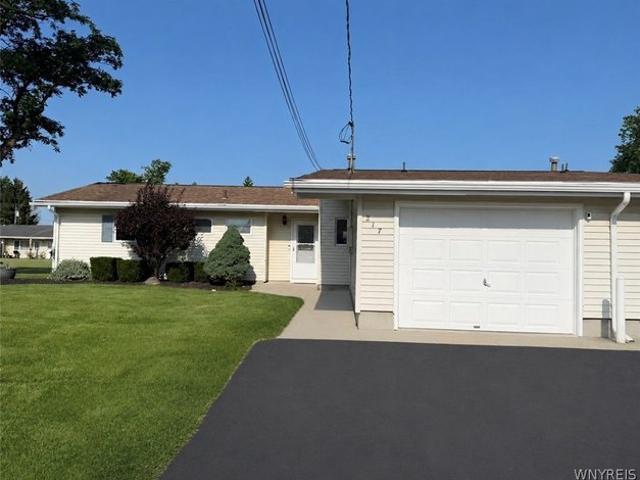 Townhouse for sale in Niagara, New York