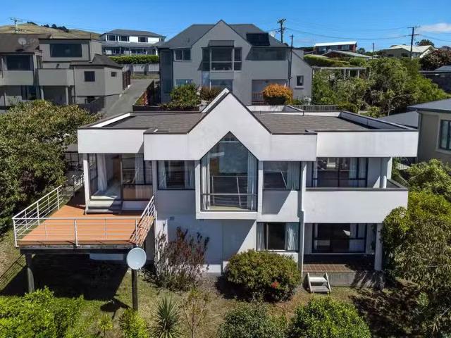 House for sale in Chaslands, Canterbury