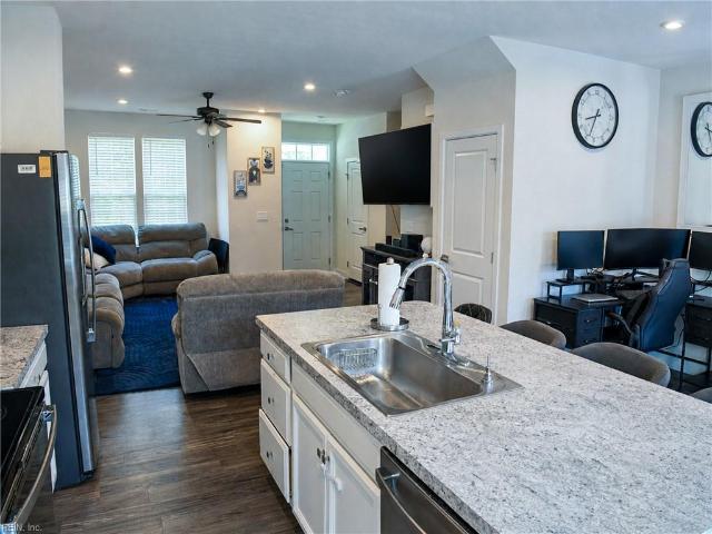 Townhouse for sale in New Port, Portsmouth