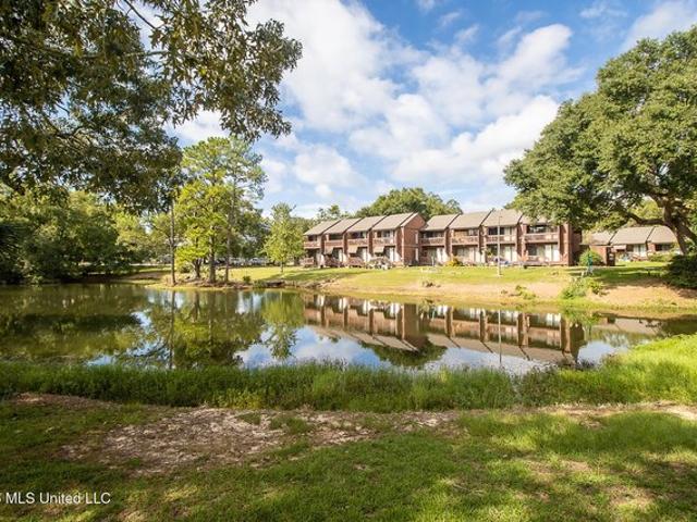 Condo for sale in Diamondhead, Mississippi