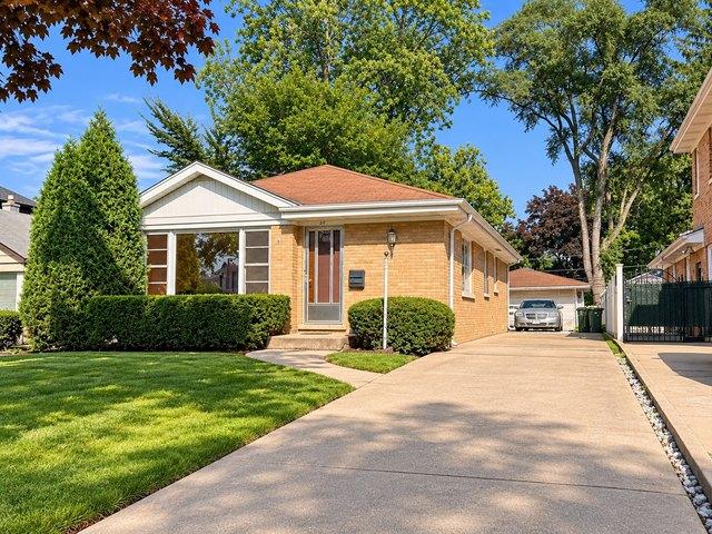 House for sale in Glenview, Illinois