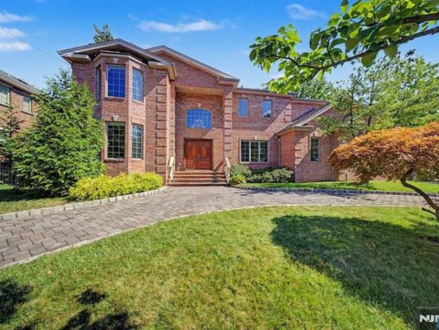 House for sale in Englewood Cliffs, New Jersey