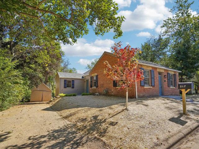 House for sale in Mineral Point, Iowa County