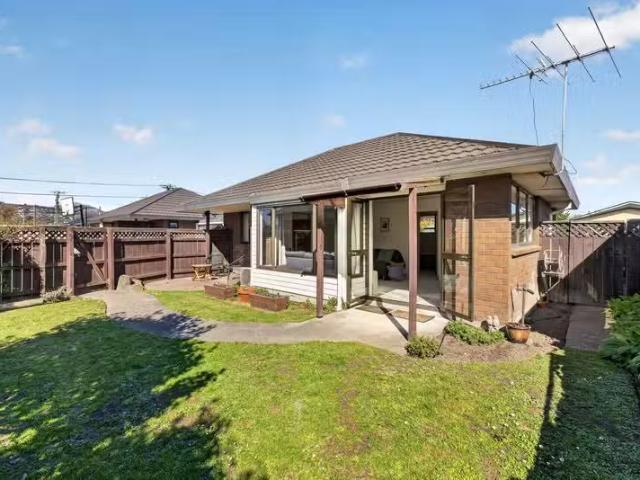 House for sale in Chaslands, Canterbury