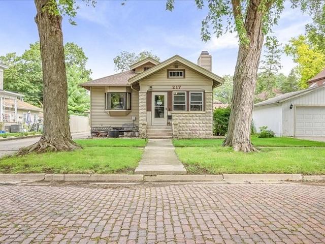 House for sale in Pontiac, Livingston County