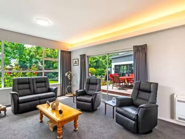 House for sale in Chaslands, Canterbury
