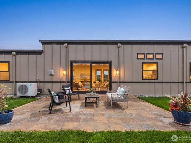 House for sale in Oak Harbor, Washington