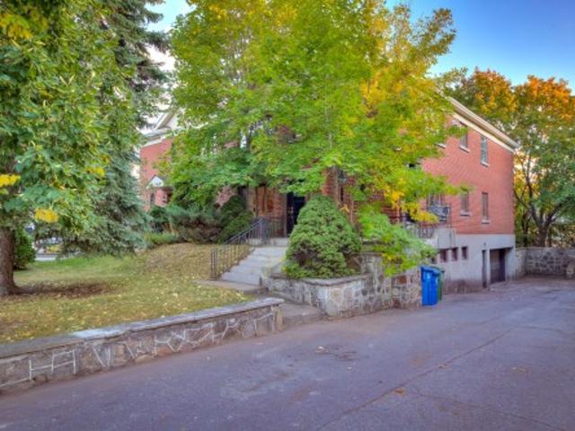 Property for sale in Mont-Royal, Montréal (région administrative)