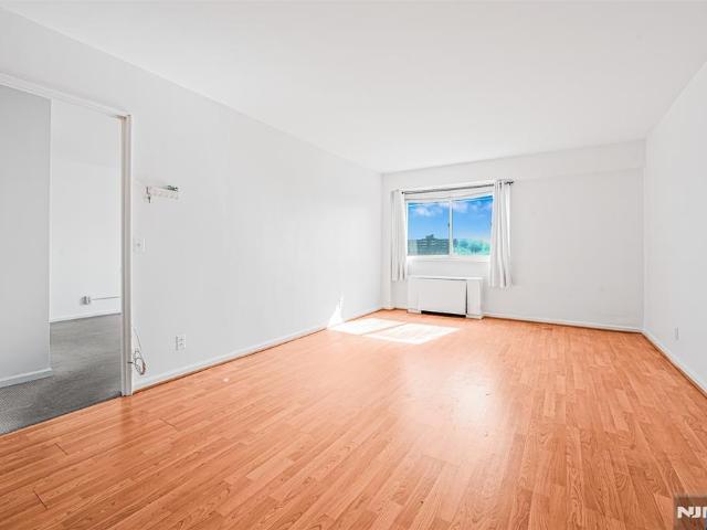 House for sale in Fort Lee, New Jersey