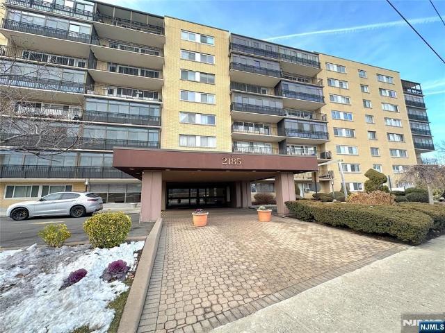 Townhouse for sale in Fort Lee, New Jersey