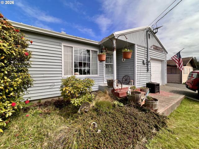 House for sale in North Bend, Coos County