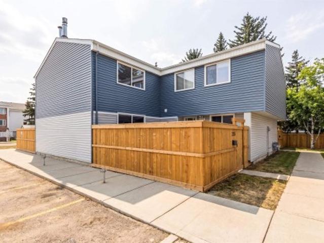 Townhouse for sale in Wedgewood, Alberta