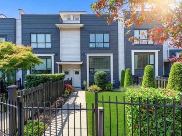 Townhouse for sale in Soho Townhomes, Surrey