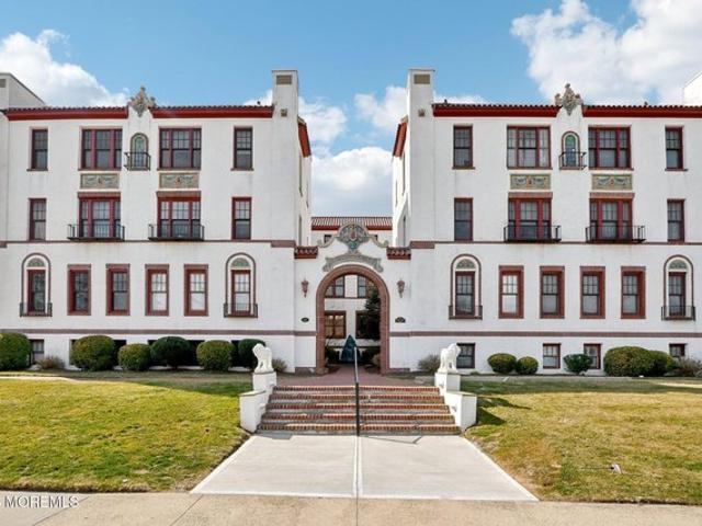 Townhouse for sale in Monmouth, New Jersey