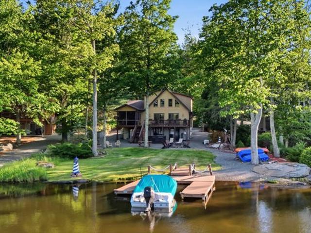 House for sale in Lake Ariel, Pennsylvania