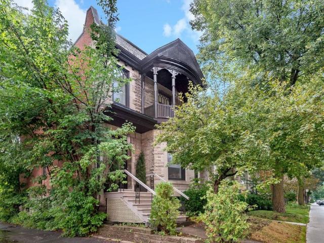 House for rent in Westmount, Montréal (région administrative)