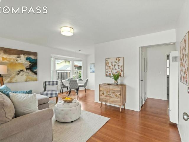 Townhouse for sale in Alameda