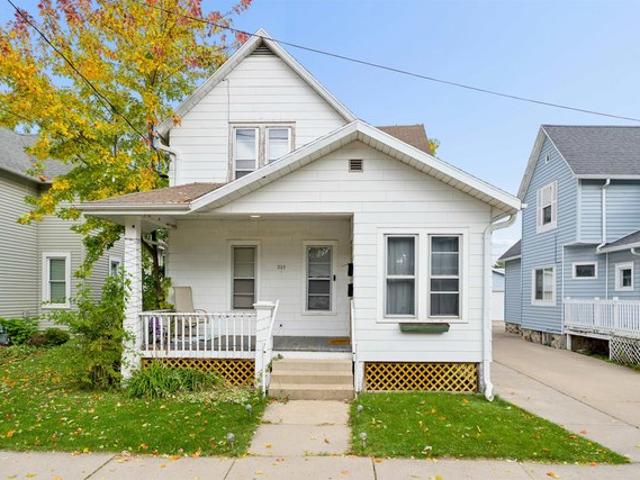 House for sale in Historic Central, Appleton
