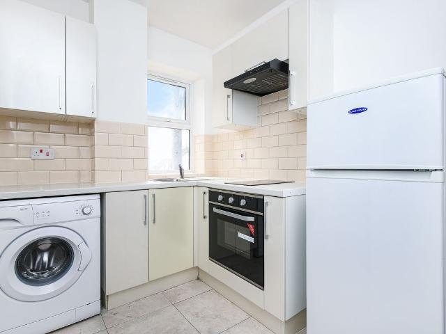 Studio for rent in Widmore, Greater London