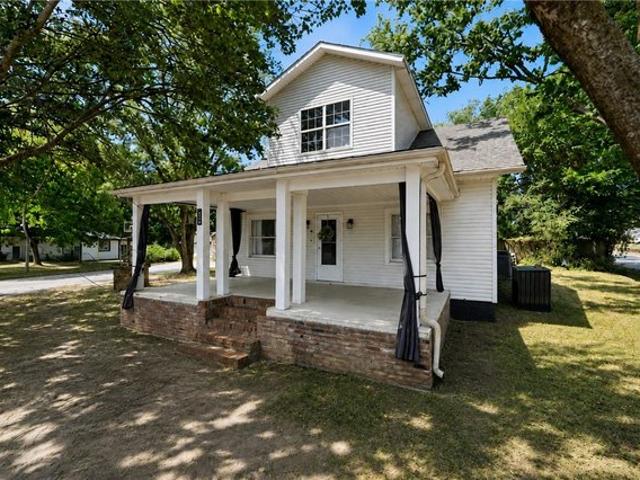 House for sale in Prairie Grove, Washington County