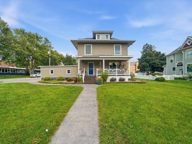 House for sale in Independence, Iowa
