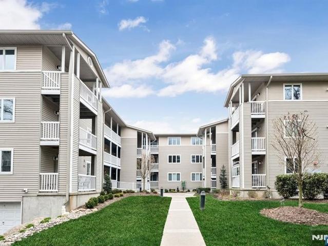 Condo for sale in Allendale, New Jersey